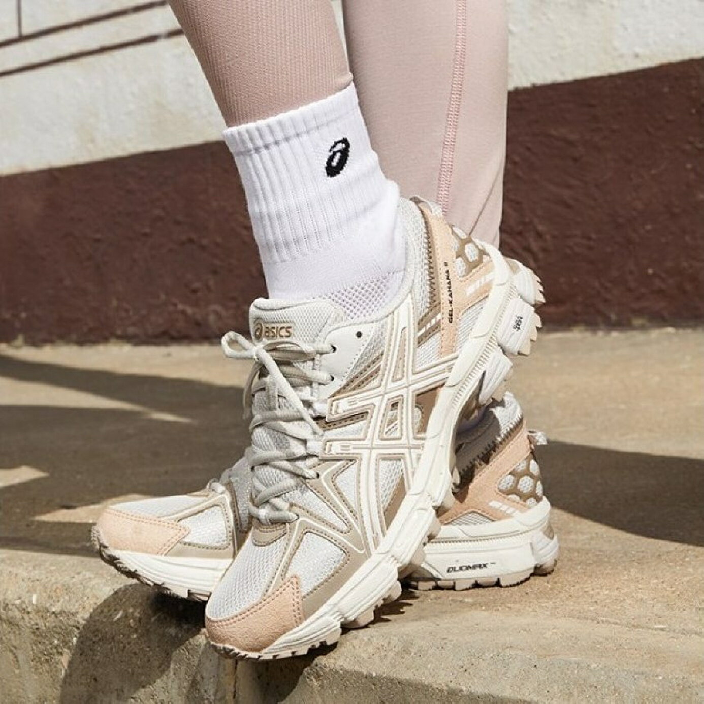 日本未発売 Asics Gel-Kahana 8 Cream Orange 1012A978-029 アシックス ゲル カハナ8 クリーム レディーススニーカー