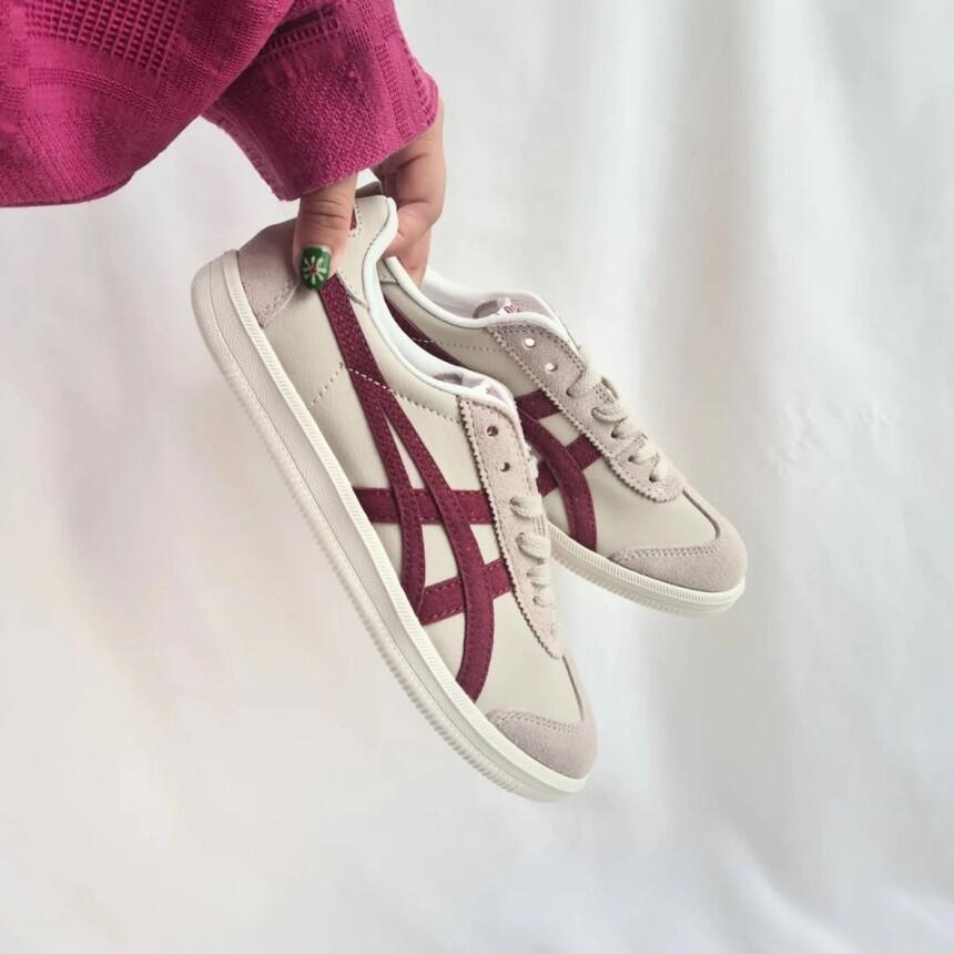 乐天商城 - 日本未入荷 Onitsuka Tiger Tokuten オニツカタイガー トクテン バーガンディー レディーススニーカー White Burgundy 1183C086-200