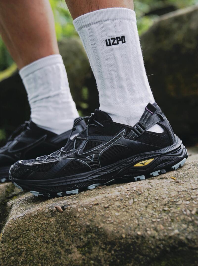 Rakuten - 日本未入荷 Mizuno racer trail se v2 ミズノ レーサー トレイル ブラック 男女兼用スニーカー ランニングシューズ 通気性 d1gh261201