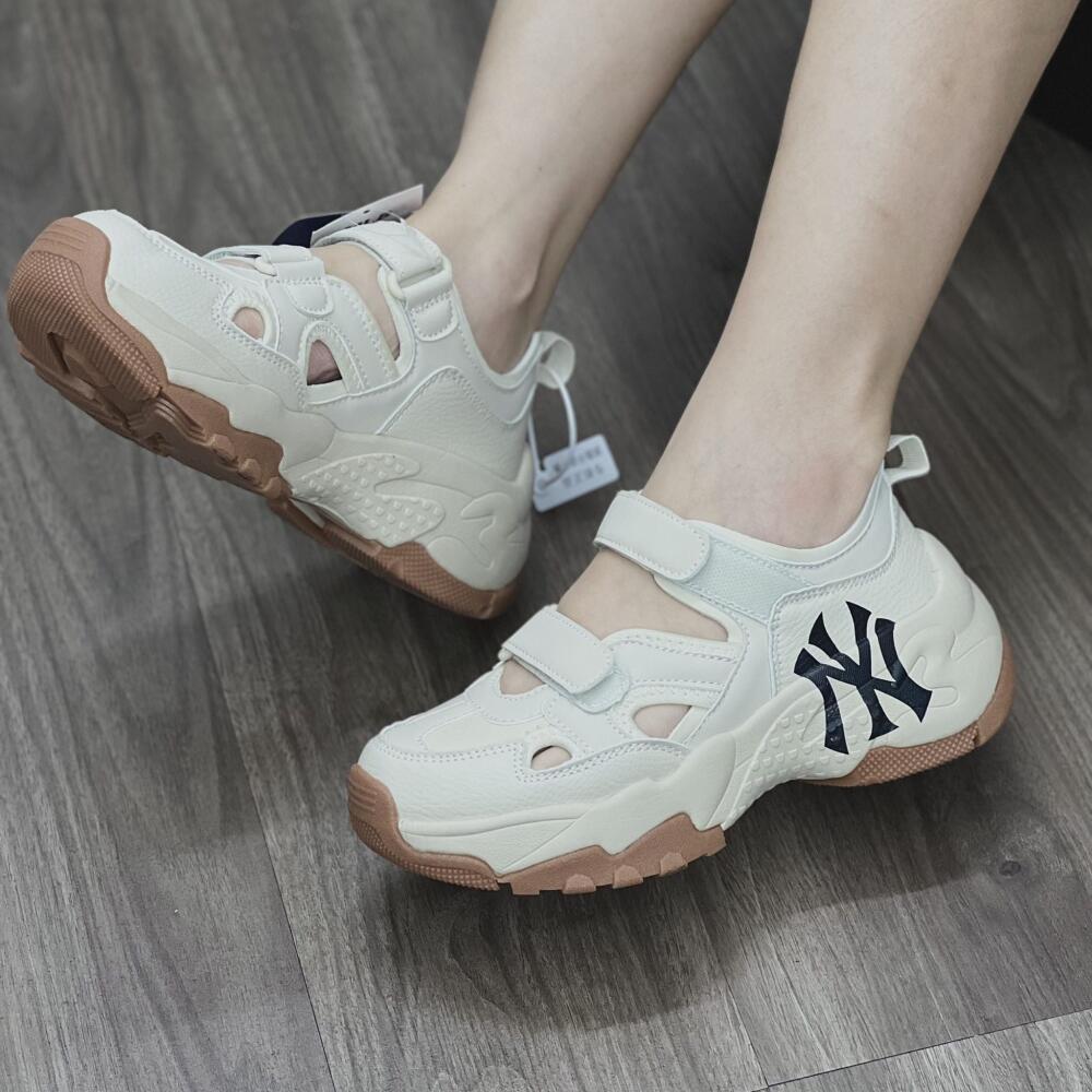 Rakuten - 日本未入荷 mlb NY BigBall Chunky Mask チャンキー マスク サンダル ニューヨークヤンキース クリーム 男女兼用サンダル 3ASDCH133-50CRS