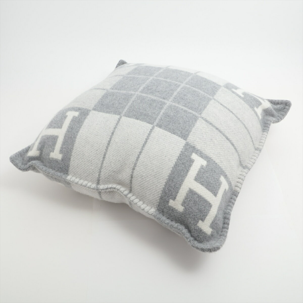 【中古】エルメス アヴァロン クッション ウール×カシミヤ グレーのサムネイル