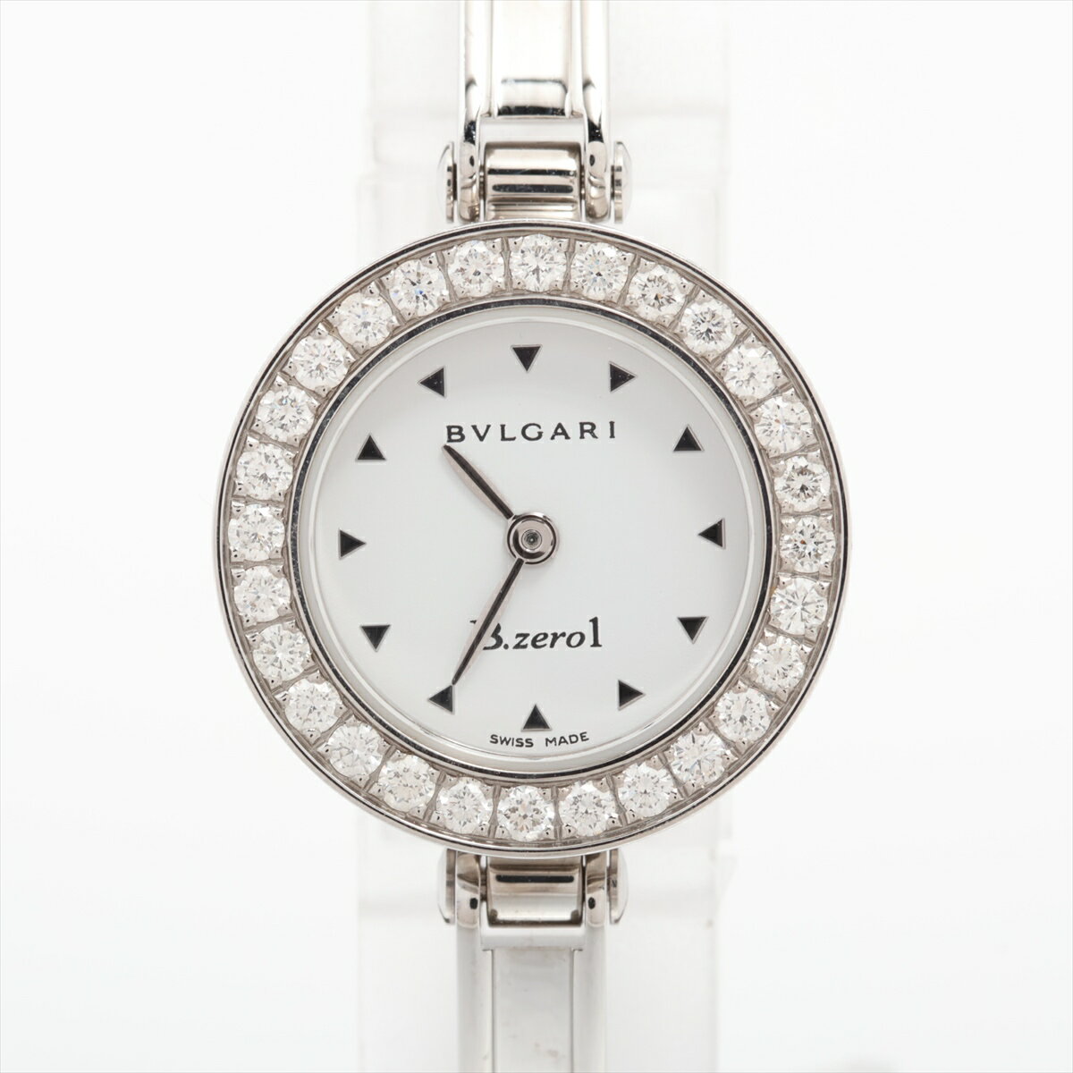 商品番号 A4040675 カテゴリ 腕時計 ブランド ブルガリ 商品ランク B サイズ ケース縦：約22 ケース横：約22 腕周り：約15.8 付属品 箱 ギャランティ 素材 SS モデル ビーゼロワン ムーブメント QZ 文字盤 白 あまりゴマ なし 備考 使用による傷や汚れが見られるお品物です。 サイズガイドはこちら