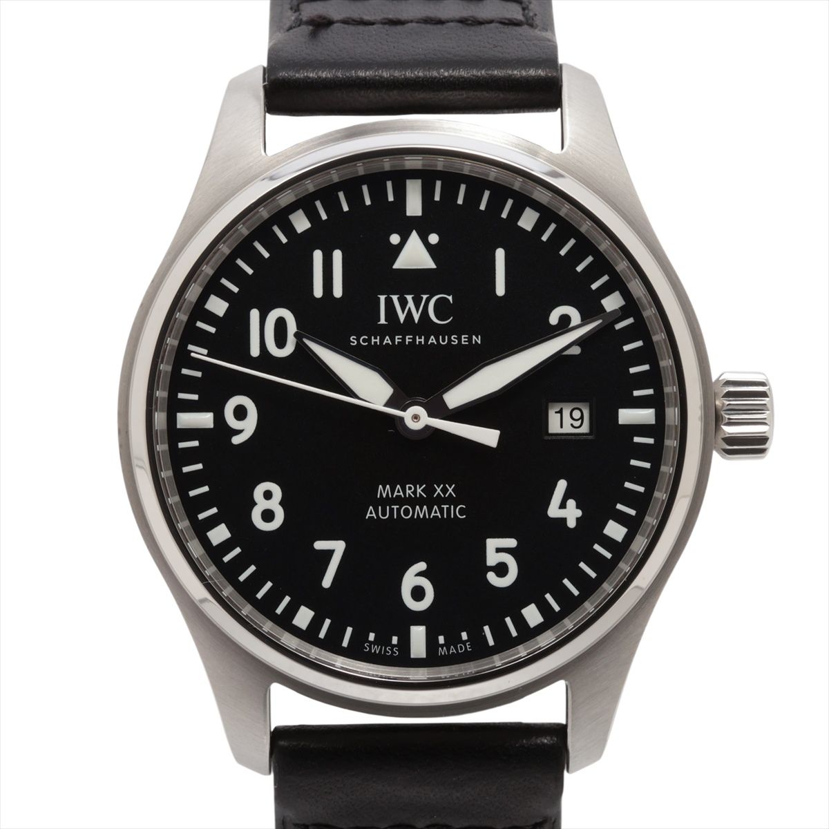 商品番号 A4126432 カテゴリ 腕時計 ブランド IWC 商品ランク AB サイズ ケース縦：約40 ケース横：約40 腕周り：約18 付属品 箱 ギャランティ 素材 SS×革 モデル パイロットウォッチ マークXX ムーブメント AT 文字盤 ブラック あまりゴマ なし 備考 磨きを行っております。細かな傷や打痕はございますが、比較的良好な状態のお品物です。2022年7月購入のお品物です。 サイズガイドはこちら