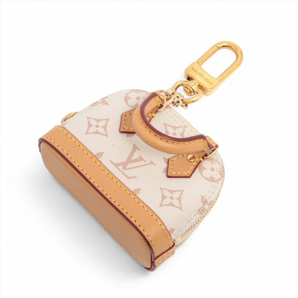 商品番号 A4132833 カテゴリ その他 ブランド ヴィトン 商品ランク AB サイズ 備考：全長：13.4cm　【チャーム本体】サイズW：8.1cm　 サイズH：9cm 付属品 なし カラー ブロン 素材 PVC×レザー モデル モノグラム デュンヌ バッグチャーム マイクロ アルマ 備考 匂い残りやコバ剥がれなどがございますが、比較的状態の良いお品物となっております。 サイズガイドはこちら