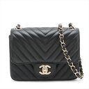 【中古】シャネル Vステッチ ラムスキン シングルフラップ シングルチェーンバッグ ブラック ゴールド金具 25番台 A35200