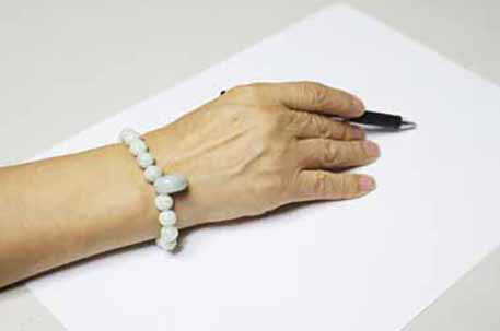 【すぐに使える10％OFFクーポン】本翡翠（ジェダイト＝硬玉）「勾玉」パワーブレスレット【送料無料】日本最古のパワーストーン「勾玉」のブレスレット