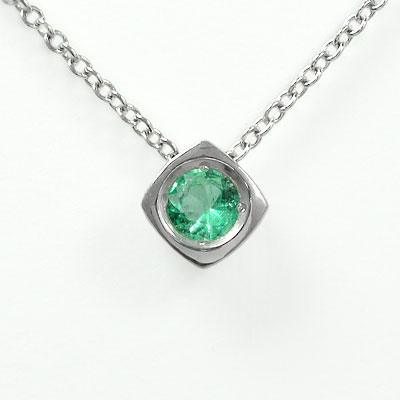 【20%OFFクーポン】ネックレス エメラルド プラチナ900 一粒 四角 レディース ユニセックス 誕生日 記念日 クリスマス プレゼント Xmas 首飾り pt900 5月 誕生石 花以外 彼女 妻 贈り物 2025 送料無料