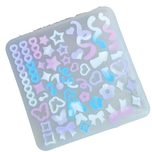 シリコンモールド 蝶々 コンフェッティ デコパーツ キーホルダー オタ活 推し活 シリコン型 手芸 クラフト 3Dモールド トレカケース トレカデコ UVレジン LEDレジン 鏡面仕上げ コンフェ