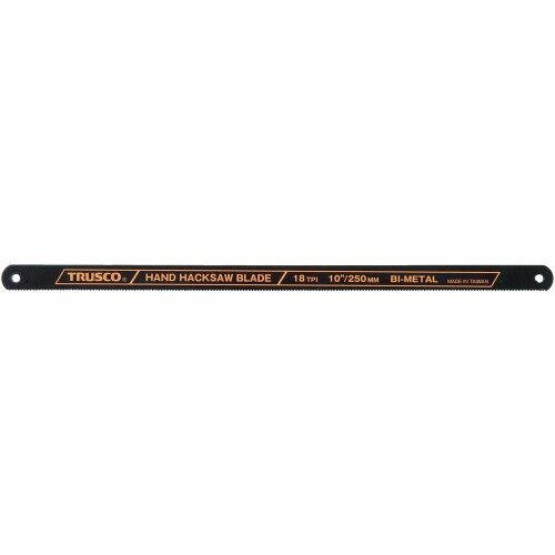 TRUSCO(トラスコ) ハンドソー替刃 バイメタル 250mmX24山 5枚入 THS25024-5P 山数:24 呼称寸法(mm):250 全長(mm):263 厚み(mm):0.65 質量(g):80 ■適合機種:250mm幅金工のこ ■鉄工用、ステンパイプなど配管 ■電気工事のパイプ切断に。 ■低価格のバイメタルハイスハンドソーです。 商品コード39079950009商品名TRUSCO(トラスコ) ハンドソー替刃 バイメタル 250mmX24山 5枚入 THS25024-5P型番THS250245Pサイズ250mmX24山※他モールでも併売しているため、タイミングによって在庫切れの可能性がございます。その際は、別途ご連絡させていただきます。※他モールでも併売しているため、タイミングによって在庫切れの可能性がございます。その際は、別途ご連絡させていただきます。