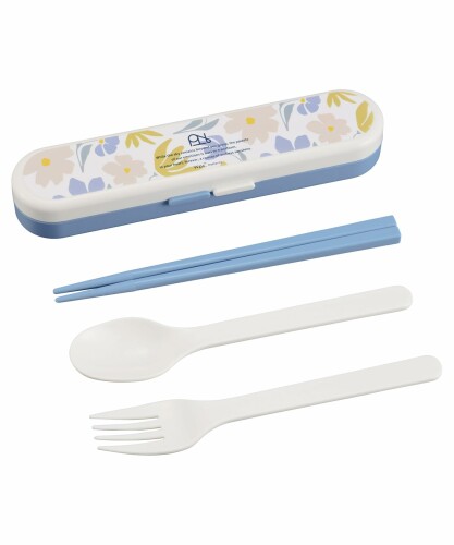 Wpc. Patterns カトラリーセット ランチ お弁当 お箸 スプーン フォーク 3点セット W063-482-204 ポルクオフ ランチタイムにおすすめ〈箸・スプーン・フォーク〉がひとつになったカトラリーセット。 食材を掴みやすいよう、箸先にはザラザラとしたすべり止めがついています。 ランチボックスやランチ巾着と同様のデザイン展開なので、お揃いでお使いいただけます。 食材を掴みやすいよう、箸先にはザラザラとしたすべり止めがついています。 ランチタイムにおすすめ〈箸 ■スプーン ■フォーク〉がひとつになったカトラリーセット Wpc.オリジナルのテキスタイルデザインをプリントしたカトラリーセット。 ランチボックスやランチ巾着と同様のデザイン展開なので、お揃いでお使いいただけます♪ 箸 ■スプーン ■フォークは重ねて収納できるため、コンパクトにお持ちいただけます。 食材を掴みやすいよう、箸先にはザラザラとしたすべり止めがついています。 ※電子レンジ、オーブン、食器洗浄 ■乾燥機でご使用いただけません。 ご使用になる前に製品に付属しているご使用上の注意をお読みください。 おしゃれ オシャレ かわいい 可愛い 一人暮らし 新生活 女性 レディース 社会人 学生 大学生 通勤 通学 北欧 レトロ 花柄 鳥 ナチュラル ギフト プレゼント 母の日 職場 お弁当 ランチ ピクニック プレゼント プチギフト 箸 はし フォーク スプーン 3点セット [Wpc. Patterns/ ダブリュピーシーパターンズ] 2004年に誕生したドメスティックレイングッズブランド「Wpc.」のテキスタイルデザインで、 生活の様々なシーンを「彩り」「豊か」にするライフスタイルグッズを提案しています。 Wpc. will continue to create goods to color your life with its textile designs. [Wpc. / ダブリュピーシー] 国内売上TOP。 進化を続ける傘ブランド。 「新たな可能性を生み出す」をスローガンに2004年に誕生したドメスティックブランド。 様々な世代やジャンルの方に傘を持つことへの美意識を発信し続けます。 そして雨の日も晴れの日も幸せを感じてもらえる製品をお届けします。 商品コード39081892112商品名Wpc. Patterns カトラリーセット ランチ お弁当 お箸 スプーン フォーク 3点セット W063-482-204 ポルクオフ型番W063-482-204サイズ画像に記載カラーポルクオフ※他モールでも併売しているため、タイミングによって在庫切れの可能性がございます。その際は、別途ご連絡させていただきます。※他モールでも併売しているため、タイミングによって在庫切れの可能性がございます。その際は、別途ご連絡させていただきます。