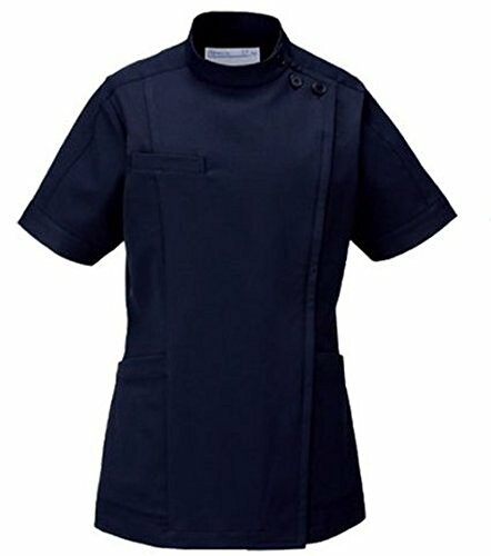 カゼン KAZEN レディスジャケット半袖 263-28(ネイビー) LL 商品サイズ (幅×奥行×高さ) :LLサイズ(身長160CM):胸囲90×ウエスト72×ヒップ98×肩幅40CM ※ヌードサイズ表記 内容量:1 スタンダードにスポーティーなエッセンスを加えたNEWライン ストレッチ性もプラスし、快適な着心地を実現した新感覚のストレッチ素材です。 切り替えボタンと同じ位置までボタン位置が下がり、より留めやすくなりました。 ネックから袖口にかけて切り替えたスポーティーなラインが魅力。 ホワイト ■サックス ■ミントグリーン ■ピンク ■ネイビーの色展開でより幅広く着用していただけます。 【サイズ】 S:着丈65、バスト94、肩巾37、袖丈21(cm) M:着丈67、バスト98、肩巾38、袖丈22(cm) L:着丈70、バスト102、肩巾39、袖丈23(cm) LL:着丈70、バスト106、肩巾40、袖丈23(cm) 3L:着丈70、バスト110、肩巾42、袖丈23(cm) 4L:着丈70、バスト116、肩巾44、袖丈23(cm) 商品コード39082089662商品名カゼン KAZEN レディスジャケット半袖 263-28(ネイビー) LL型番263-28サイズLL※他モールでも併売しているため、タイミングによって在庫切れの可能性がございます。その際は、別途ご連絡させていただきます。※他モールでも併売しているため、タイミングによって在庫切れの可能性がございます。その際は、別途ご連絡させていただきます。