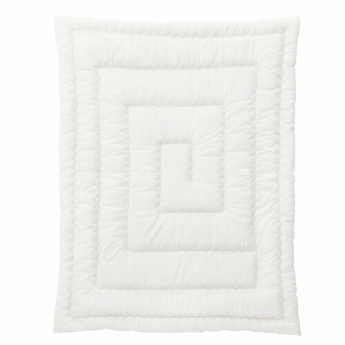 西川リビング ベビー ベビーホーム うずまき キルト 掛け ふとん 日本製 薄手 ホワイト 95x120センチメートル (x 1) 1512-10028 サイズ:95X120cm 【組成】側生地:綿100% 詰めもの:ポリエステル100%(うずまきキルト) 0.22kg 生産国:日本 赤ちゃんの為に開発されたクリーンな掛けふとん、うずまきキルトの掛け布団。洗濯ネットに入れてご家庭洗濯が可能です。更に、うずまき状のキルトでホコリの原因にもなるふとんの「わた切れ」・片よりを防ぎます。 薄手につくっておりますので、春夏中心にまた秋冬は、掛けふとんと一緒にご使用頂けます。 寝具の西川(nishikawa)の洗えるうずまきキルト掛け布団。 ■赤ちゃんの為に開発されたクリーンな掛けふとん、うずまきキルトの掛け布団。洗濯ネットに入れてご家庭洗濯が可能です。更に、うずまき状のキルトでホコリの原因にもなるふとんの「わた切れ」 ■片よりを防ぎます。 ■薄手につくっておりますので、春夏中心にまた秋冬は、掛けふとんと一緒にご使用頂けます。 ■サイズ:95X120cm ■ 【組成】側生地:綿100% 詰めもの:ポリエステル100%(うずまきキルト) 0.22kg ■生産国:日本 商品コード39075836283商品名西川リビング ベビー ベビーホーム うずまき キルト 掛け ふとん 日本製 薄手 ホワイト 95x120センチメートル (x 1) 1512-10028型番1512-10028サイズ95x120センチメートル (x 1)カラーホワイト※他モールでも併売しているため、タイミングによって在庫切れの可能性がございます。その際は、別途ご連絡させていただきます。※他モールでも併売しているため、タイミングによって在庫切れの可能性がございます。その際は、別途ご連絡させていただきます。