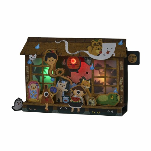 サンリオ(SANRIO) メッセージカード サマー ライト＆メロディー おばけの家 JSP 58-5 687821 本体サイズ:約幅12.4×奥行1×高さ17.2cm。主な材料・原料:紙、その他 カードの裏側にメッセージスペースがあります。電池交換できます。光った静止画はイメージです。メロディーと光り方は動画をご覧ください(動画内のカードは試作サンプルのため、実際とは一部異なる場合があります。 動画には撮影のための演出小物が含まれています。商品ではございませんのであらかじめご了承ください)。白い封筒付き。郵送の際は切手をお貼りください。詳しくは日本郵便株式会社Webサイトでご確認ください。 (C) 2025 SANRIO CO., LTD.　著作 株式会社サンリオ 商品紹介 ボタンを押すと、「楽しいおばけのメロディー」が流れ、障子とちょうちんおばけの目が曲に合わせて光ります(流れるメロディーはオリジナル曲です)。障子に映っているかまいたちと天狗の影がおばけの家らしく、夏の夜の雰囲気を盛り立てます。一つ目小僧やろくろっ首、九尾の狐など、いろいろな妖怪たちのにぎやかな様子もお楽しみいたただけます。 安全警告 特になし 商品コード39082170606商品名サンリオ(SANRIO) メッセージカード サマー ライト＆メロディー おばけの家 JSP 58-5 687821型番687821サイズ12.4 cmカラー黒※他モールでも併売しているため、タイミングによって在庫切れの可能性がございます。その際は、別途ご連絡させていただきます。※他モールでも併売しているため、タイミングによって在庫切れの可能性がございます。その際は、別途ご連絡させていただきます。