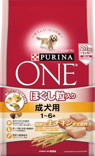 ◆商品名：ピュリナ ワン 成犬用(1-6歳) ほぐし粒入り チキン 2.1kg(700g×3袋) [ドッグフード] 噛むことで歯の健康も維持するほぐし粒入り。抗酸化作用のある天然ポリフェノールとマルチビタミンを配合した優れた栄養バランスで毎日の活力を維持。 原材料：チキン、米、コーングルテン、とうもろこし、牛脂、チキンミール、小麦、脱脂大豆、たんぱく加水分解物、えんどう豆、にんじん、ミネラル類（カルシウム、リン、カリウム、ナトリウム、クロライド、鉄、銅、マンガン、亜鉛、ヨウ素、セレン、硫黄）、グリセリン、カラメル色素、ビタミン類（A、D、E、B1、B2、パントテン酸、ナイアシン、B6、葉酸、B12、コリン、K、ビオチン）、アミノ酸類（リジン）、酸化防止剤（ミックストコフェロール） 保証成分：たんぱく質：26%以上、脂質：16%以上、粗繊維：3%以下、灰分9%以下、水分12%以下 ※合成着色料・香料は添加しておりません。 商品紹介 噛むことで歯の健康も維持するほぐし粒入り。抗酸化作用のある天然ポリフェノールとマルチビタミンを配合した優れた栄養バランスで毎日の活力を維持。 使用方法 給与量を目安に与えてください。