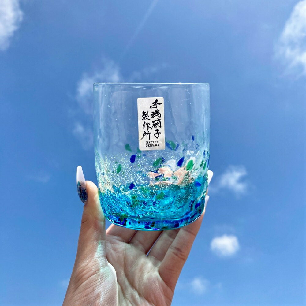 群星ロックグラス 水 琉球ガラス 琉球ガラス村 糸満 星空 ガラス工房 職人 手吹きガラス 吹きガラス お酒 焼酎 家飲み 宅飲み タンブラー キッチン 食器 グラス カトラリー コップ ガラス製品 沖縄ギフト 沖縄お土産 海 おしゃれ 結婚祝い 引き出物のサムネイル