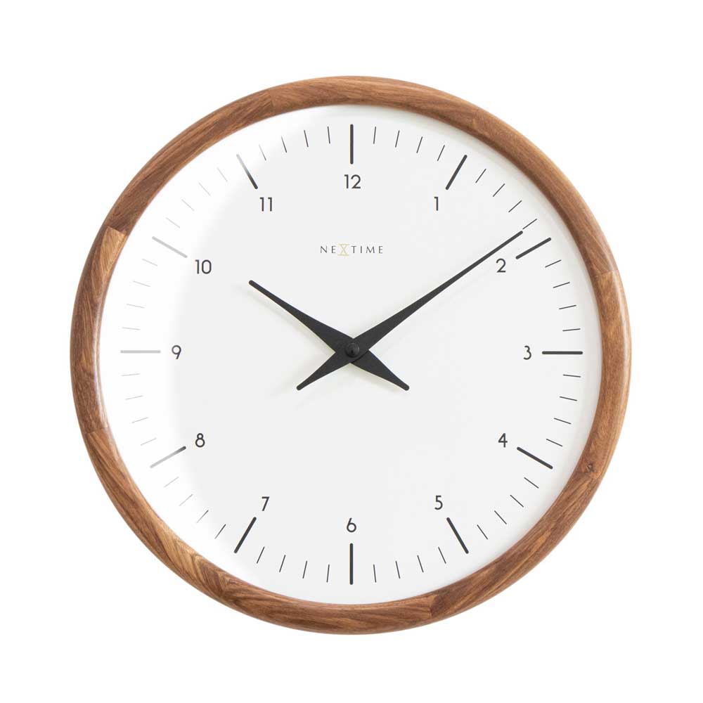 「LINE RO」はシンプルさと機能美を追求した、モダンなデザインの壁掛け時計です。 ゼブラウッドの美しいフレームがホワイトの文字盤を優雅に囲み、視認性に優れたシンプルなラインインデックスが時間を見やすく表示します。 ブラックの針が洗練され...