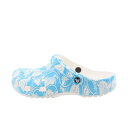 クロックス Classic Duke Print Clog クラシック デューク プリント クロッグ 210003 4OX クロッグサンダル : ブルー cro...