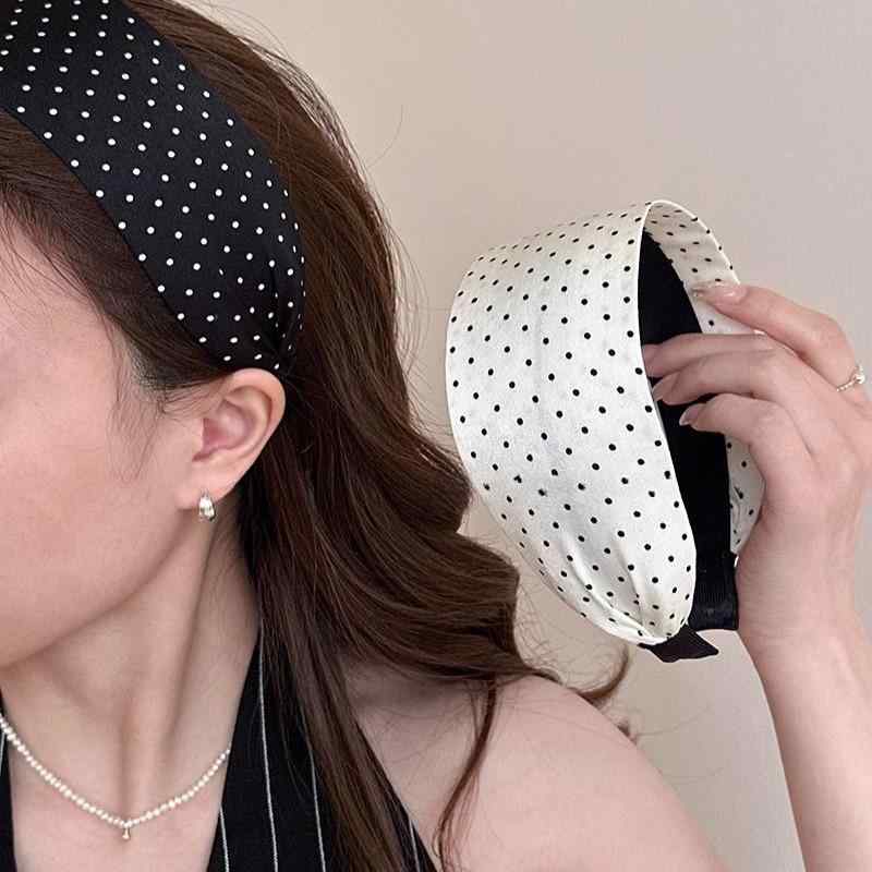 乐天商城 - ヘアバンド レディース 黒白 波点柄 ワイドエッジ 洗顔用 髪押さえ 高級感 おしゃれ ファッション ヘアアクセサリー 日常使い スタイリッシュ ドットパターン