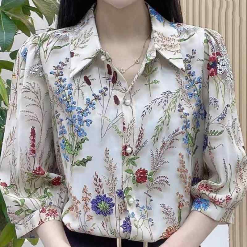 ブラウス レディース 七分袖 トップス シャツ サテン 接触冷感 立体花 上品 きれいめ 着痩せ 体型カバー ゆったり 大きいサイズ ブラウス 華やか エレガント 高級感 艶やか 光沢感 お出かけ 通勤用 オフィス 普段使い カジュアル フェミニン スタ