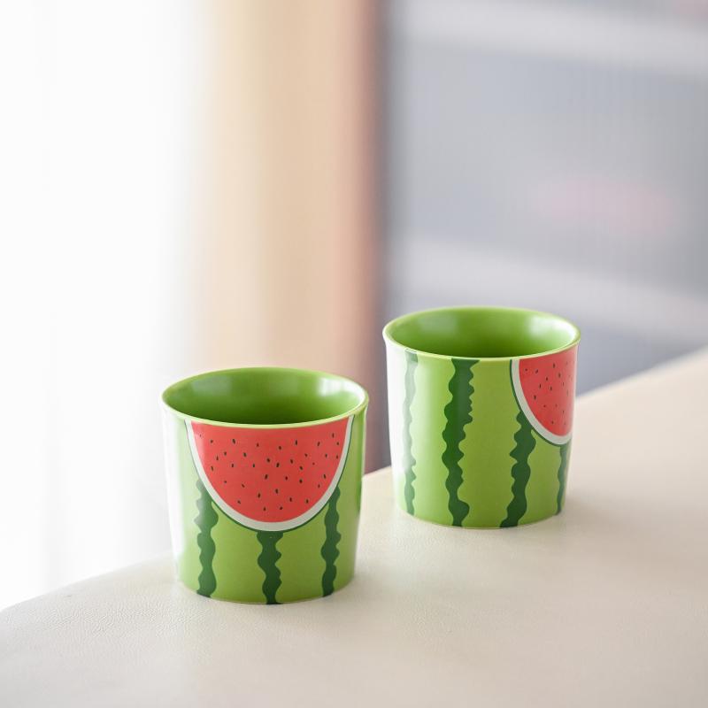 茶杯 湯呑み コップ ティーカップ キッチン用品 食器 磁器製 スイカ柄 陶器 ティータイム 普段使い オフィス 来客用 持ちやすい 滑らか 手触り良い 高級感 简约 シンプルスタイル 小さめ ミニサイズ 飲み口 丈夫 耐久性 お茶 煎茶 抹茶 茶
