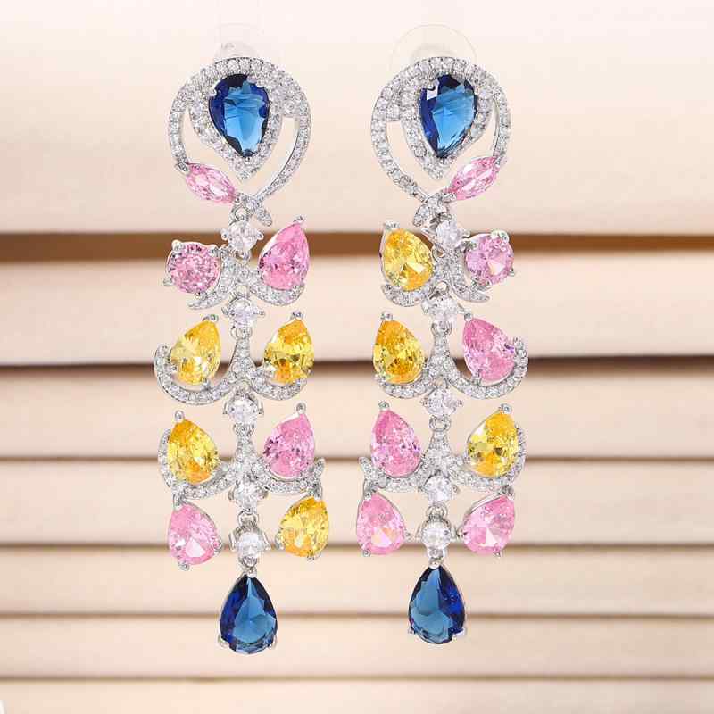 ピアス レディース アクセサリー 耳飾り ヨーロッパ 大ぶり 豪華 ジルコニア カラフル ドロップ型 雫モチーフ 高級感 エレガント 気品 大人かわいい 揺れる スタッドピアス おしゃれ シルバー925針 低アレルギー パーティー 結婚式 二次会 デー