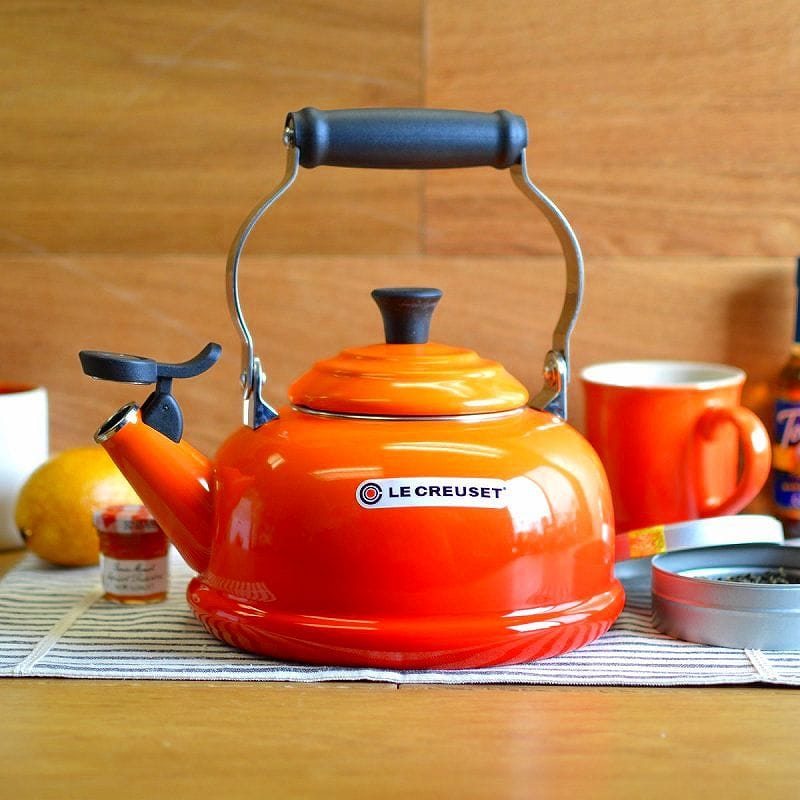 N[[ NVbN JPg ₩ IW tC 1.6L IHΉ Le Creuset 1.7-Qt Enamel on Steel Classic Whistling Teakettle Flame Q3101-2