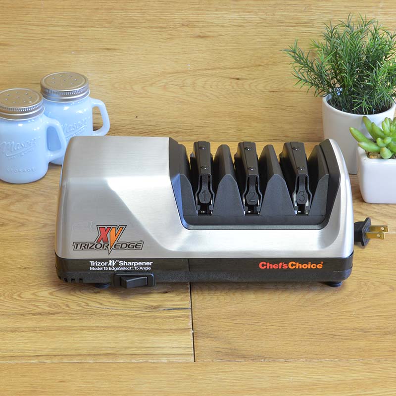 電動シャープナー 砥石 シェフズチョイス Chef’sChoice 15 Trizor XV EdgeSelect Professional Electric Knife Sharpener for Straight and Serrated Knives Diamond Abrasives Patented Sharpening System Made in USA, 3-Stage, Gray 家電