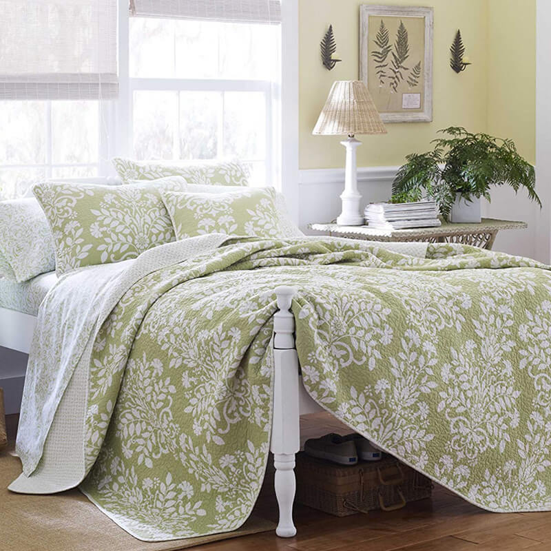 ローラアシュレイ キルト 枕カバーセット リバーシブル コットン 花柄 グリーン セージ Laura Ashley Rowland Quilt Set, Sage