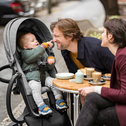 ストッケ エクスプローリー ベビーカー V6Stokke Xplory V6 Black Chassis Stroller with Black Leatherette Handle