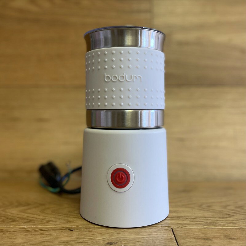 アルファエスパス米国楽天市場店の電動 ミルク泡だて器 最大400ml フローサー フォーマー BPAフリー ボダム ビストロ Bodum Black Bistro Electric Milk Frother 11901-01US 家電｜アングル3