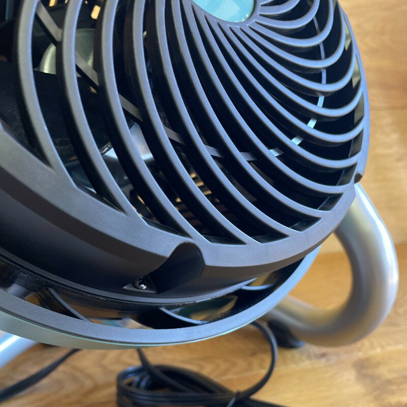 エアサーキュレーター ファン 扇風機 ヘビーデューティー 直径19cm 防塵 高耐久 ボルネード 作業現場 Vornado EXO51 Heavy Duty Air Circulator Shop Fan with IP54 Rated Dustproof and Water-Resistant Motor 家電