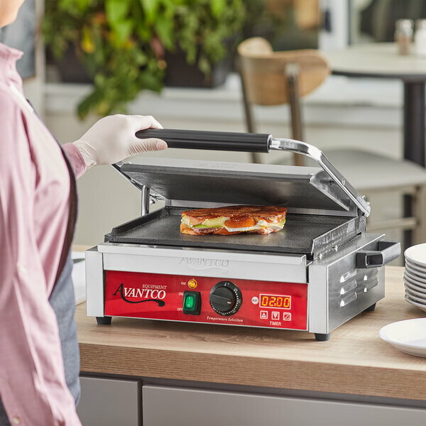 pj[j[J[ Ɩi vdl vX O ^C}[@\t aȂ tbg  Avantco PG200ST Commercial Panini Sandwich Grill with Timer, Smooth Plates Ɠd