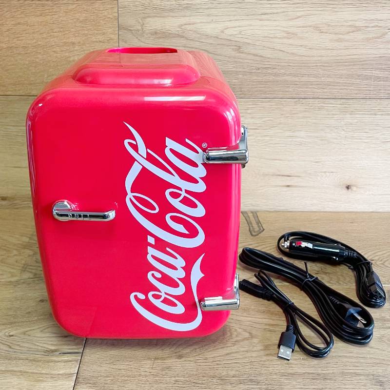 コカコーラ ミニ 冷温庫 温冷 保冷 保温 4L 車載可 Coca-Cola Vintage Chic 4L Cooler/Warmer Mini Fridge by Cooluli for Cars, Road Trips, Homes, Offices and Dorms (110V/12V)