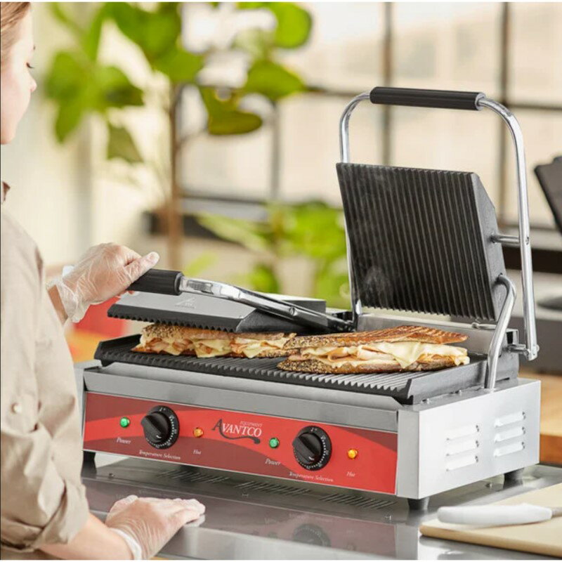 パニーニメーカー 業務品質 プロ仕様 3500W ダブル プレス グリル 波型 Avantco P84 Double Commercial Panini Sandwich Grill with Grooved Plates 家電