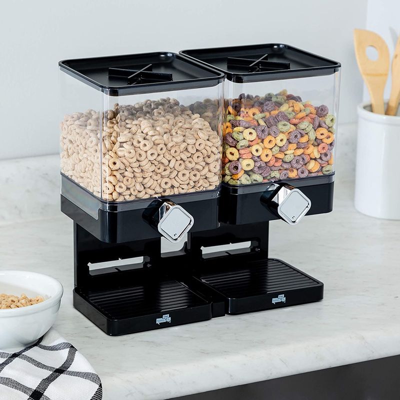ドライフードディスペンサー ダブル 2連 コンパクト ブラック BPAフリー ゼブロ Honey-Can-Do Compact Double Cereal Dispenser with Portion Control, Black KCH-06134
