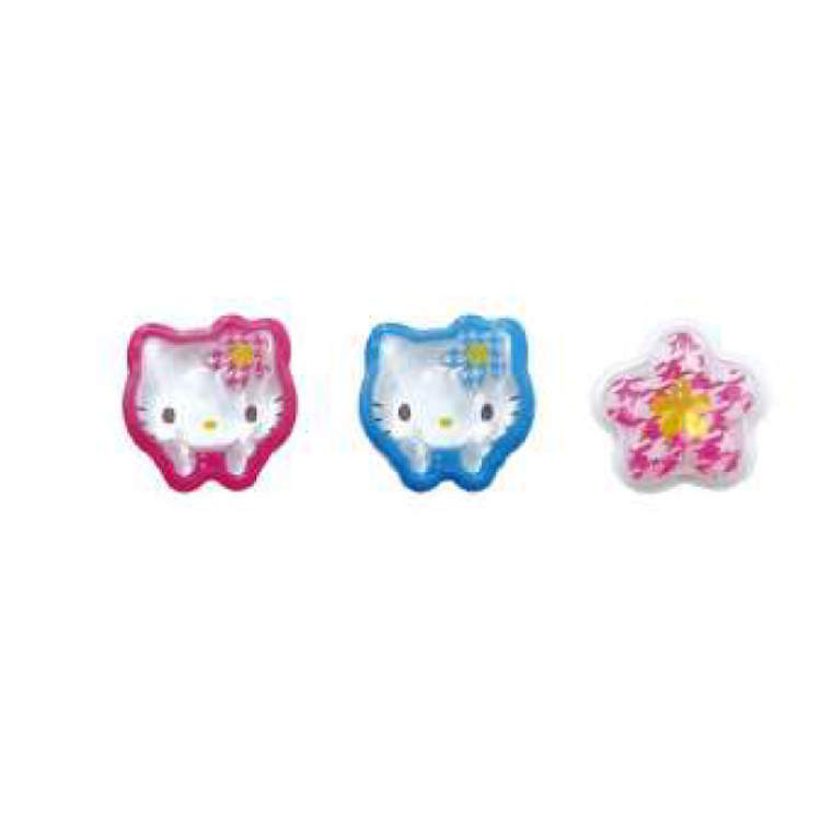 商品仕様【本体サイズ】約H12×W12×D4mm※キャラクターによってサイズが異なります【パッケージサイズ】約H84×W66×D6mm【素材】PVC・エポキシ樹脂【生産国】中国【特長】粘着機能はございません特記事項※画像はあくまでも商品イメージになります。実際の商品と色や仕様が異なる場合がありますので、予め御了承ください。 ※メーカー希望小売価格はメーカーカタログに基づいて掲載しています。