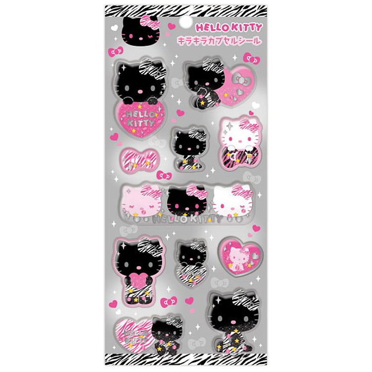 商品仕様ぷっくりしたシールの中にはスパンコールとラメパウダーが入っているよ♪カプセルの天面はゴールド・シルバー箔でとってもかわいい★シールをかたむけるとラメパウダーが動いてかわいい!【サイズ】パッケージ：約W90×H200mm【素材】PVC【原産国】中国特記事項※画像はあくまでも商品イメージになります。実際の商品と色や仕様が異なる場合がありますので、予め御了承ください。 ※メーカー希望小売価格はメーカーカタログに基づいて掲載しています。