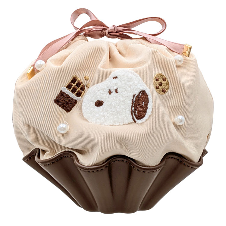 商品仕様サガラ刺しゅうがぷっくりかわいい、チョコレートがテーマのアイテムです♪ 【サイズ】約直径120mm 【素材】ポリエステル、合成皮革 【原産国】中国 【特長】裏面型押しネーム特記事項※画像はあくまでも商品イメージになります。実際の商品...