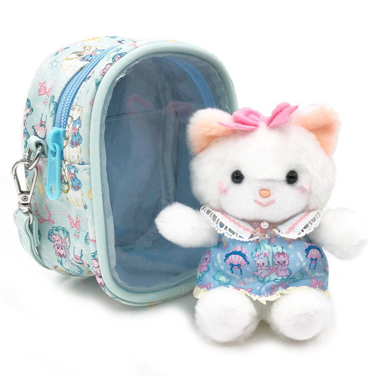 商品仕様【サイズ】ぬいぐるみ本体：約12cmポーチ：約W11×H15×D7.5mmストラップの長さ：26cm(金具部分含む)【内容】ぬいぐるみ、衣装、ポーチ特記事項※画像はあくまでも商品イメージになります。実際の商品と色や仕様が異なる場合がありますので、予め御了承ください。 ※メーカー希望小売価格はメーカーカタログに基づいて掲載しています。