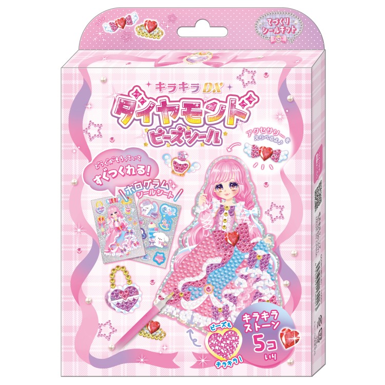 商品仕様【サイズ】パッケージ：約H200×W145×D25mm【素材】紙、シリコン、PVC、銅、アクリル【重量】約85g【セット内容】ホログラム、シールシート：2枚(デザイン入り2枚/1枚は全柄共通)、キラキラストーン：5個、ビーズ：6色※ビーズ1袋約4g(約600個)、くっつけジェル、くっつけペン、トレー【特長】・どうぐがそろっていてすぐつくれる！・超豪華なホログラムシールのシールキット・キラキラのホログラムシールシート2枚入り（お手本をQRから配信予定です。）・キラキラビーズが3色入り・キラキラストーン5コ入り【生産国】中国特記事項※画像はあくまでも商品イメージになります。実際の商品と色や仕様が異なる場合がありますので、予め御了承ください。 ※メーカー希望小売価格はメーカーカタログに基づいて掲載しています。