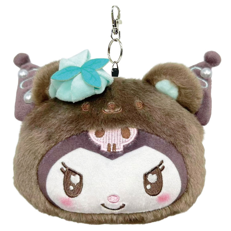 商品仕様【サイズ】約H11×W13cm※キャラクターによってサイズは異なります【素材】本体・中綿：ポリエステル100%【生産国】中国【特長】触り心地の良いふわふわ生地♪クリームやフルーツなどのかわいい装飾付き！背面はパスケース付き！カードを収納して持ち歩けるよ♪リールは最大約47cm伸びるよ！小物を入れて持ち歩けるよ♪特記事項※画像はあくまでも商品イメージになります。実際の商品と色や仕様が異なる場合がありますので、予め御了承ください。 ※メーカー希望小売価格はメーカーカタログに基づいて掲載しています。