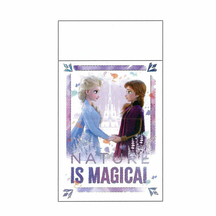 商品説明 〔ディズニーキャラクター☆Princess☆Frozen〕 『アナと雪の女王』──運命に引き裂かれた姉妹を主人公に、凍った心をとかす“真実の愛”を描いた前作は、全世界で“アナ雪旋風”を巻き起こした。そして今、全世界で社会現象を巻き起こした『アナと雪の女王』の待望の続編『アナと雪の女王2』が完成！3D柄・2D柄の新デザインのステーショナリーグッズが登場です☆まとまるくん消ゴムが発売に♪他にもいろいろなグッズが揃っているのでお気に入りを見つけてね(^O^) 仕様内容 【本体サイズ】W25×H45×D14mm 【本体重量】20g 【材　質】本体：PVC／スリーブ：紙 【生産国】日本 特記事項画像はあくまでも商品イメージになります。実際の商品と色や仕様が多少異なる場合がございます。 ※メーカー希望小売価格はメーカーカタログに基づいて掲載しています。