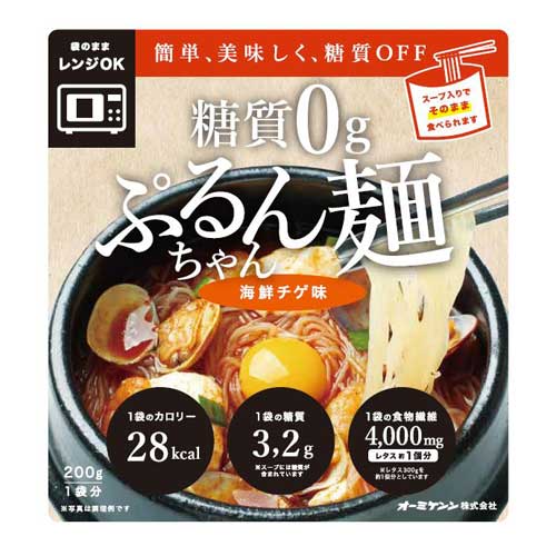 12個セット売りはこちら24個セット売りはこちら48個セット売りはこちら食物繊維「セルロース」とこんにゃくの主成分「グルコマンナン」からできた、新しい糖質0g食品ぷるんちゃん。ぷるんちゃんは水の中で性質を保つ商品です。これまでのプレーンタイプのぷるんちゃんは、水を切って調理にお使いいただいていました。煮沸や水洗いがいらないのは手軽にしても、水切りも面倒といえば面倒。水ではなくて、だしの中に入れたら、そのまま食べられて良いのでは？という考えにより、パックの中にぷるんちゃん麺とだしを入れ、その袋もレンジ対応可のものを使用しました。そのまま常温でも食べられますが、レンジでお手軽に温めても召し上がっていただけます。オフィスでも学校でも、場所を問わず食べられる簡便・即食の商品に仕上がりました。糖質0gの麺にだしを封入、すぐ食べられる低糖質麺に仕上げました。辛さと酸味が調和した本場韓国風のチゲスープが入っており、レンジで袋ごと温めてお好みで海鮮や生卵など具材をトッピングして召し上がっていただけます。【栄養成分】1食(200g)あたり・エネルギー・・28kcal・たんぱく質・・・1.2g・脂質・・・0.2g・炭水化物・・・7.2g -糖質・・・3.2g -食物繊維・・・4.0g・食塩相当量・・・2.4g※だしに糖質は含まれています。■商品詳細メーカー名：オーミケンシシリーズ名：ぷるんちゃん内容量：200g購入単位：1個配送種別：在庫品原材料：海鮮チゲスープ(国内製造)(水飴、食塩、砂糖、魚醤、ぶどう糖果糖溶液、ポークエキス、乳酸発酵調味料、豆腐発酵調味料、おろしにんにく、かきエキス、植物油、チキンエキス、醤油、唐辛子ペースト、豆板醤、たん白加水分解物、こしょう末)、麺(粉末グルコマンナン)/調味料(アミノ酸等)、粉末セルロース、カラメル色素、酸味料、乳化剤、パプリカ色素、香辛料抽出物、増粘剤(キサンタン)、(一部にえび・小麦・ごま・さば・大豆・鶏肉・豚肉を含む)※リニューアルに伴いパッケージや商品名等が予告なく変更される場合がございますが、予めご了承ください。※モニターの発色具合により色合いが異なる場合がございます。【検索用キーワード】4957884900475 SY1522 オーミケンシ 糖質0g ぷるんちゃん麺 海鮮チゲ 200g ぷるんちゃん 食品 しょくひん 健康食品 ダイエット ダイエットフード 低糖質 低糖 糖質制限 糖質ゼロ 糖質0 GLUTENFREE GLUTEN FREE グルテンフリー 夜食 朝ごはん ヘルシー 料理 料理の材料 おいしく低糖質生活 低糖質生活 即食 低糖質粒 セルロース グルコマンナン ごはん ご飯 ご飯のかわり 低糖質麺 チゲ 海鮮 海鮮チゲ味 本場韓国風 魚介の旨み レンジ食品 レンジ用食品 電子レンジ食品 健康志向食品