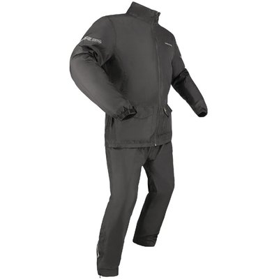 手頃な価格と機能性で人気のオランダブランド「Richa」（リチャ）のレインウェア MONSOON ツーピースのバイクレインスーツ 黒を「当店しか扱っていないモデル」も含め販売中! ※他店で同じモデルの取り扱いがあるかもしれないですが　AMACLUBのみ扱いカラーや当店のみ扱いサイズがありますので是非ご比較ください （人気につき数量限定のため、売切れ次第終了とさせていただきます) ※商品ページ下部「よくある質問」以下を必ずお読みください 特徴●上下に分かれた2ピース型で、必要な方だけ着られます ●耐久性のあるポリエステル外装にAquashell防水コーティングを施しています ●反射のディテールで、悪天候時の視認性を高めます ●今着ているウェアの上から着る最終アウターです ●ツーリングの荷物に常備しておけます ●説明はメーカーからのものです 2026.8現在