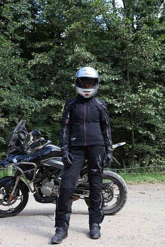 女性用 ドイツの総合バイクアパレルメーカー Modeka モデカ のジャケットを 当店しか扱っていないモデル も含め販売中 かっこいい 本日最終日 全品1000円off レディース テキスタイルジャケット バイク用品 バイクウェア オートバイ ライディング