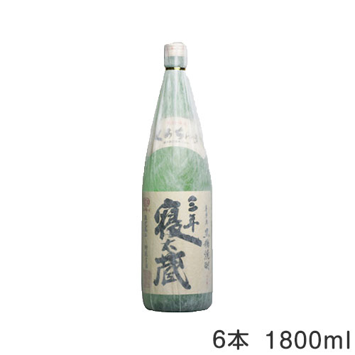 三年寝太蔵 蔵　元　　 ： 喜界島酒造 容　量　　 ： 1・8L×6本 度　数　　 ： 30℃ 原材料 　 ： 黒糖 生産地 　 ： 喜界島 賞味期限 ： なし 黒糖焼酎は寝かせるほどにまろやかになり、美味しくなります。 保存方法 ： 直射日光のあたらない場所で常温保管して下さい。 美味しい飲み方 ：水割りやロックがおすすめです。 ● 味わい 3年古酒をベースに5年から10年古酒をブレンドさせた熟成古酒です。地元では「寝太蔵」の名で親しまれています。ロック、水割りがよく合う呑み方です。 ※商品を安全に届けるために、右の図のようにお届け致します。 奄美をより身近に感じて頂ける様に、梱包時に島内新聞を、商品と一緒にお入れしております。 お楽しみに!!　 離島等は別途計算いたします 720ml以下の場合　 1本〜12本で1個口　 900ml以下の場合　 1本〜12本で1個口　 1.8Lの場合　 1本〜6本で1個口　 ※同量で複数の商品を取り混ぜてのご注文も1個口の範囲内のまとめ買いがお得です。 ※一升瓶1本〜2本までの発送には専用梱包材使用のため別途料金がかかります。