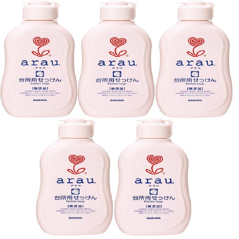 商品名 アラウ 台所用せっけん 本体 400ml 【×5個セット】 商品説明 商品サイズ (幅×奥行×高さ) :86×58×180内容量:400ml原材料・成分純石けん分(30%脂肪酸カリウム)「arau.(アラウ) 台所用せっけん 本体 400ml」は、植物から生まれたせっけん成分配合の台所用洗剤です。油汚れスッキリ、泡切れよくすすぎも早いので毎日の食器洗いに適しています。ラベンダー&スペアミントの天然精油配合で、ほのかに天然ハーブが香ります。うるおい植物エキス(シソ&アロエの天然エキス)配合。●合成界面活性剤、合成香料、着色料、保存料無添加。●赤ちゃん用の食器、ほ乳びん、おしゃぶり、おもちゃなどにもお使いください。●適量を直接スポンジに取り出してください。(せっけんの性質として水に溶かすと白くにごります。)●排水後は微生物によって生分解され、すばやく地球に還ります。●天然素材のため低温下に置かれるとまれに白濁することがありますが性能上問題なくお使いいただけます。●天然成分を使用していますので、経時的に色や香りが変化することがあります。【使用上の注意】●用途以外に使わない。●子どもの手の届くところに置かない。●野菜・果物を洗う時は5分以上つけたままにしない。●流水の場合、食器および調理用具は5秒以上、野菜・果物は30秒以上、ため水の場合は水を替えて2回以上すすぐ。●荒れ性の方や長時間使用するとき、または原液をスポンジに含ませて使用するときは、炊事用手袋を使用する。●使用後は手を水でよく洗い、クリーム等でお手入れを。【応急処置】●万一飲み込んだ場合は水を飲ませる等の処置をする。●液が目に入った場合はすみやかに流水でよく洗眼する。●いずれも異常が残る場合は商品を持参して専門医に相談する。●用途:野菜、果物、食器、調理用具用●液性:弱アルカリ性●使用量の目安:水1Lに対して5ml(料理用小さじ1杯は5ml)原材料・成分純石けん分(30%脂肪酸カリウム)※リニューアルなどによりパッケージなどの仕様が予告なく変更になる場合がございます。ご了承ください。 おすすめ商品