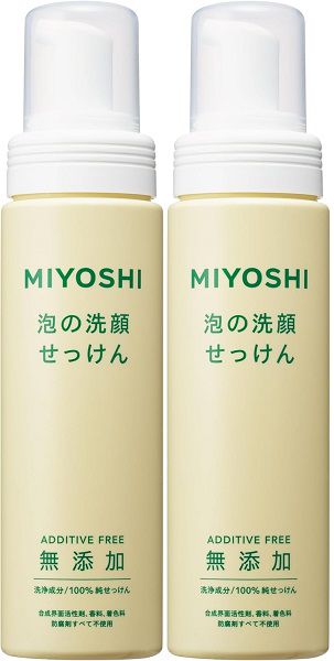 商品名 無添加 泡の洗顔せっけん 本体 200ml 【×2個セット】 商品説明 香料・着色料・防腐剤等いっさい無添加のせっけん安全上のお知らせ・お肌に傷、湿疹等異常があるときは使わないでください。 ・刺激等の異常が現れたときは使用を中止し、専門医等に相談してください。 ・目に入らないように注意し、入ったときはすぐに水でよく洗い流してください。 ・当製品は無添加のためノズルのまわりに石鹸が固化しやすく、ポンプを押したとき泡が斜めに飛び出すことがありますのでご注意ください。・ボトルは立てたままポンピングし、ふらないでください。泡が出にくくなることがあります。・低温で石けんの一部が固化し、泡が出なくなることがあります。その場合は容器ごとぬるま湯で温めて液を透明にしてからご使用ください。 また、使用間隔があくことでも泡が出にくくなりますので、ご注意ください。・天然原料で無添加のため原料による匂いや析出、色が変わることがありますが、使用上問題ありません。原材料・成分成分：水、ラウリン酸K、ミリスチン酸K、パルミチン酸K、ステアリン酸Kご注意（免責）＞ 必ずお読み下さい・お肌に傷、湿疹等異常がある時は使わないでください。・刺激等の異常が現れた場合は使用を中止し、専門医等に相談してください。・目に入らないように注意し、入った時はすぐに水でよく洗い流してください。・当製品は無添加のためノズルのまわりにせっけんが固化しやすく、ポンプを押した時泡が斜めに飛び出すことがありますのでご注意ください。・ボトルは立てたままポンピングし、ふらないでください。泡が出にくくなることがあります。・低温で石けんの一部が固化したり、泡が出なくなることがあります。その場合、容器ごとぬるま湯で温めて液を透明にしてからご使用ください。また使用間隔があくことでも泡が出にくくなりますのでご注意ください。・天然原料で無添加のため原料による匂いや析出、色が変わることがありますが、使用上問題ありません。・ポンプのつけねから水が入ると作動不良になることがあります。水がかからないように必ずキャップを閉めてください。・必ず当製品専用の詰替用をお使いください。他の製品や水などを加えるとポンプの故障や、製品の変質の原因になります。※リニューアルなどによりパッケージなどの仕様が予告なく変更になる場合がございます。ご了承ください。 おすすめ商品