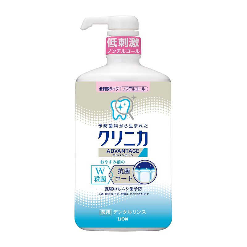 商品名 クリニカアドバンテージデンタルリンス 低刺激(ノ ンアルコール)900ml 商品説明 ブランド クリニカ液体容量 900 ミリリットル風味 ハーブ商品の形状 液体商品サイズ (幅×奥行×高さ) :99mm×80mm×217mm原産国:日本内容量:900mL安全上のお知らせ直射日光からは避けて保管してください。原材料・成分湿潤剤・・・グリセリン/溶剤・・・PG/香味剤・・・香料(シトラスハーブミントタイプ)、キシリトール、サッカリンNa/可溶化剤・・・POE硬化ヒマシ油/pH調整剤・・・クエン酸Na、クエン酸/保存剤・・・パラベン/薬用成分・・・塩化セチルピリジニウム、塩化ベンゼトニウム/コーティング剤・・・グリセロリン酸カルシウム●おやすみ前のご使用で、就寝中にリスクの高まるムシ歯／口臭／歯肉炎を予防し、翌朝のネバつきを防ぐ『ムシ歯予防デンタルリンス』です●独自の「長時間殺菌処方（殺菌+抗菌コート）」で翌朝まで原因菌をよせつけず、増殖も抑制します●家族で使いやすい「低刺激タイプ」で、キシリトール（天然素材甘味剤）配合です●シトラスハーブの香味です●販売名：ライオンデンタルリンスCga原材料・成分湿潤剤・・・グリセリン/溶剤・・・PG/香味剤・・・香料(シトラスハーブミントタイプ)、キシリトール、サッカリンNa/可溶化剤・・・POE硬化ヒマシ油/pH調整剤・・・クエン酸Na、クエン酸/保存剤・・・パラベン/薬用成分・・・塩化セチルピリジニウム、塩化ベンゼトニウム/コーティング剤・・・グリセロリン酸カルシウム安全警告直射日光からは避けて保管してください。クリニカアドバンテージ デンタルリンス殺菌＋抗菌コートで、おやすみ前のムシ歯予防！寝ている間は、唾液の分泌量が減少するためムシ歯などの原因菌が急増します。独自の「長時間殺菌処方」で細菌の増殖をしっかり抑えて、ムシ歯・口臭・歯肉炎を予防するデンタルリンスです。アルコール配合の「すっきりタイプ」とノンアルコールの「低刺激タイプ」の2つからお選びいただけます。こちらは低刺激タイプの商品ページです。W殺菌成分＋「抗菌コート」が実現する「長時間殺菌処方」W殺菌成分＋「抗菌コート」が実現する「長時間殺菌処方」2つの殺菌成分「CPC※」と「BTC※」がお口のすみずみまで行き渡って、原因菌の増殖を朝までしっかり抑制。さらに「コーティング剤（グリセロリン酸カルシウム）」が、2つの殺菌成分を歯面に吸着させるので、原因菌を歯によせつけない抗菌効果を長時間発揮し、ムシ歯・歯肉炎・口臭を防ぎます。寝る前の使用がオススメ■使用方法液体ハミガキはハミガキ剤と同じ役割の為、必ずブラッシングの前に使いましょう。適量約10mlを口に含み、20秒ほどすすぎ、吐き出した後、ブラッシングしてください。また、寝ている間は口の中の自浄作用が低下し、ムシ歯になりやすい環境になる為、寝る前の使用がおススメです。※リニューアルなどによりパッケージなどの仕様が予告なく変更になる場合がございます。ご了承ください。 おすすめ商品