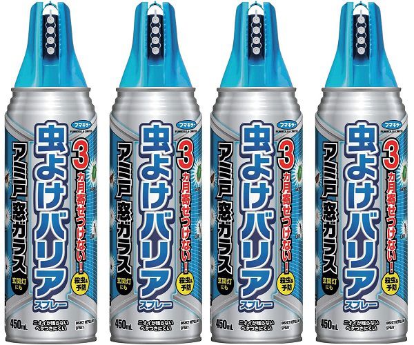 商品名【まとめ買い ×4個セット】虫よけバリア スプレー 網戸 窓ガラス 450ml商品説明【まとめ買い ×4個セット】原材料・成分シフルトリン、d-T80-フタルスリン、イソパラフィン、LPガス、その他2成分4連ワイド噴射でラクラク処理! 気になる場所にスプレーするだけでイヤな虫を退治し、長期間寄せつけません。●業界最長※1の予防効果3ヵ月※2アミ戸や窓ガラスにスプレーするだけで、イヤな虫を3ヵ月寄せつけません。※1 2019年11月時点 アミ戸用殺虫スプレーとして。(フマキラー調べ)※2 降雨のあたらない場所に使用方法どおり処理した場合。期間は使用環境により異なります。●殺虫&予防のダブル効果。速効殺虫成分〈フタルスリン〉と持続殺虫成分〈シフルトリン〉の働きで、優れた殺虫&予防効果を発揮します。●ワイド噴射でラクラク処理。業界初の4連ノズルによるワイド噴射で、大きなアミ戸や窓ガラスもムラなく簡単に処理できます。●ベタつきにくい。速乾性に優れた処方なので、窓ガラスに使用してもギラつきやベタつきを最小限に抑えられます。●玄関灯にも使える。[使用上の注意]●定められた使用方法を必ず守り、使いすぎない。●70秒以上連続噴射しない。●噴霧が風の影響を受ける時は、使用をさける。●人体に向けて噴射しない。また、噴霧を直接吸入しない。●身体に異常を感じた時は、使用を中止し、直ちに本剤がピレスロイド系殺虫剤であることを医師に告げて、診療を受ける。●アレルギー症状やカブレ等を起こしやすい体質の人、妊婦等は薬剤に触れないよう注意する。●皮膚につかないよう注意し、ついた場合は直ちに石けんで充分洗う。●眼に入らないよう注意し、入った場合は直ちに充分水洗いし、眼科医の手当てを受ける。●金魚、小鳥等のペット類には、噴霧がかからないよう注意する。本剤は魚毒性があるので、魚類には注意する。●飲食物、食器、おもちゃ、飼料、植物等に噴霧がかからないよう注意する。●ニス等の塗布面、壁等、材質によってはシミになる場合があるので、目立たない所で試してから使用する。●缶を逆さにして使用しない。噴射ガスがなくなり薬液が噴霧できずに残ることがあります。●換気する。[保管上の注意]●飲食物、食器などと区別し、小児の手の届かない場所に保管する。●火気や直射日光を避け、温度の低い場所に保管する。引火や爆発のおそれがあります。●水回りや湿気の多い場所に置かない。缶が錆びてガス漏れや破裂を起こすおそれがあります。●暖房器具(ファンヒーター等)の周囲と高温になる場所、車内は温度が上がり、破裂する危険があるので置かない。[廃棄の方法]●火気のない戸外で使い切ったことを確認する。●ガス抜きキャップを使用して完全にガスを抜く。●使用後は地域の分別区分に従って廃棄すること。※リニューアルなどによりパッケージなどの仕様が予告なく変更になる場合がございます。ご了承ください。おすすめ商品